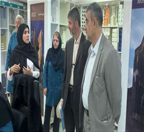 بازدید معاون غذا و دارو از داروخانه های فعال در ایام تعطیلات نوروزی